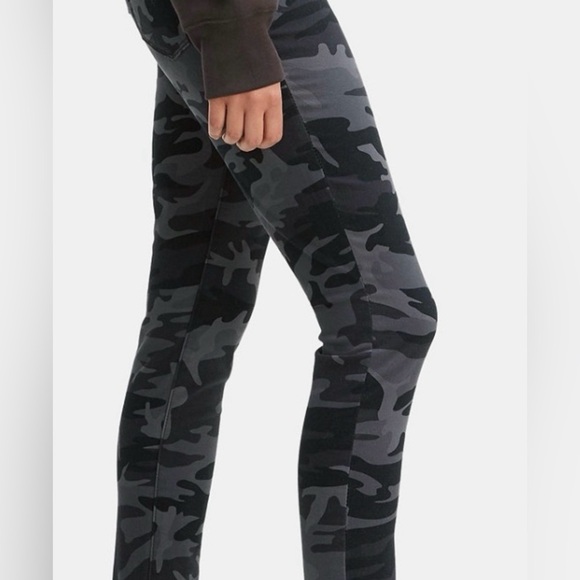 Levi's® 721 Skinny Jeans - Picture 2 of 10